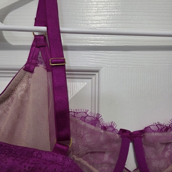 Victoria's Secret Very Sexy Unlined Demi Magenta Lace Bra Size 36DDD - Picture 3 of 8